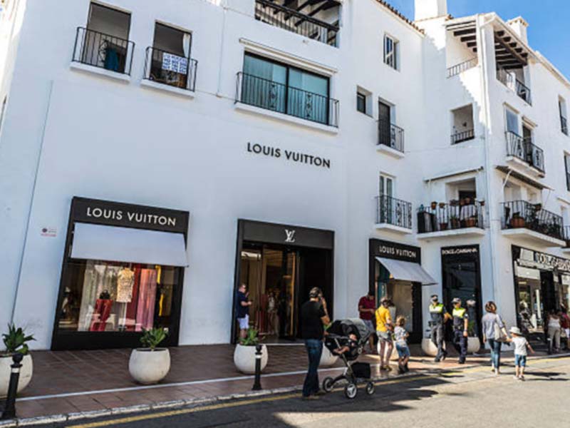 shopping in puerto banus
